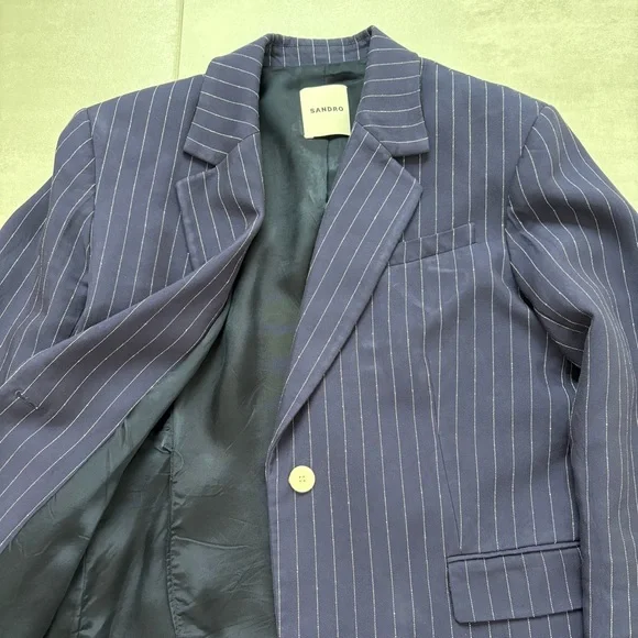 SANDRO Paris women’s blazer in classic navy blue with fine pinstripes. - Picture 5 of 7